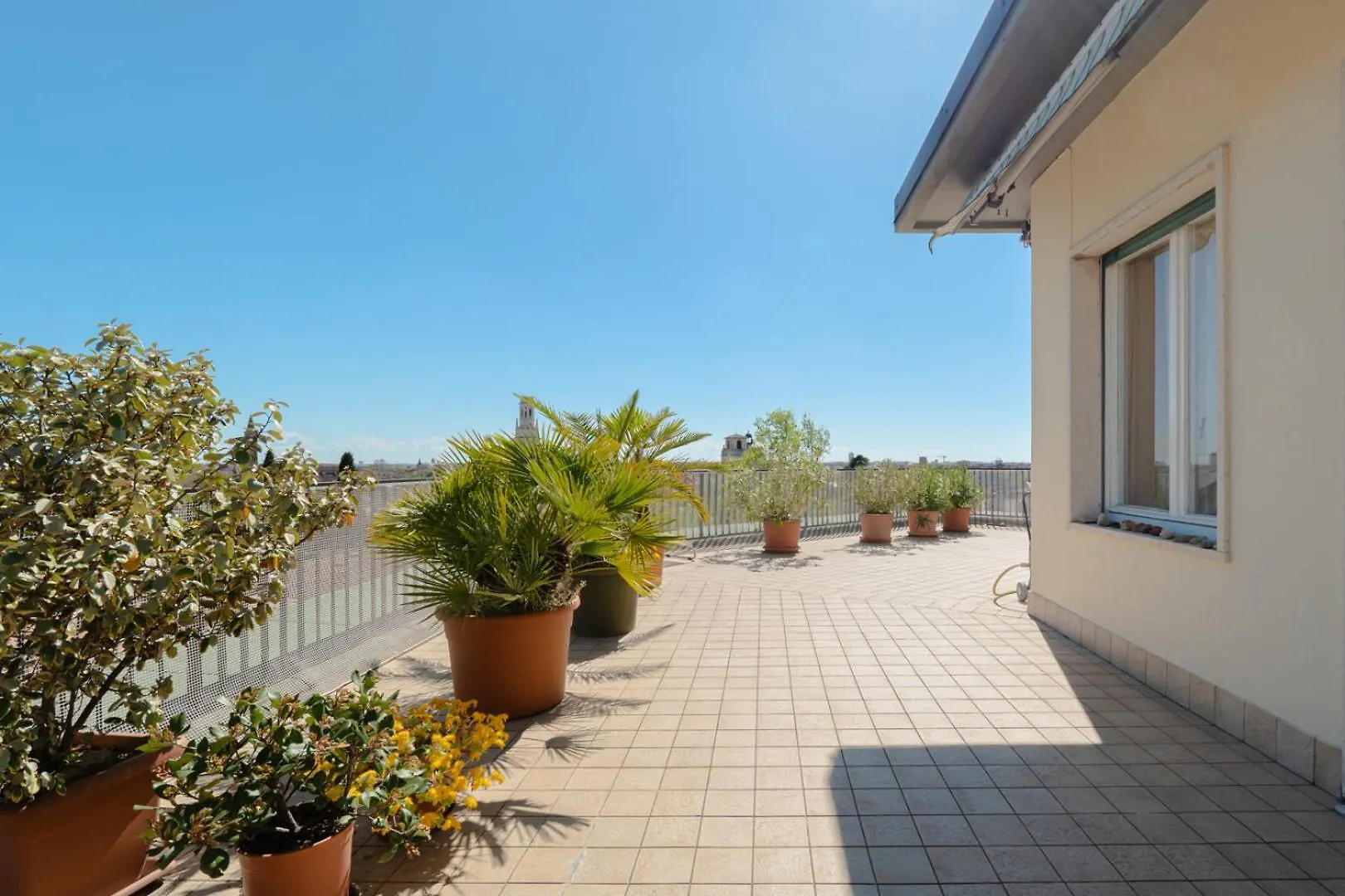 Skyline Verona - Amazing View Apartment 0*,