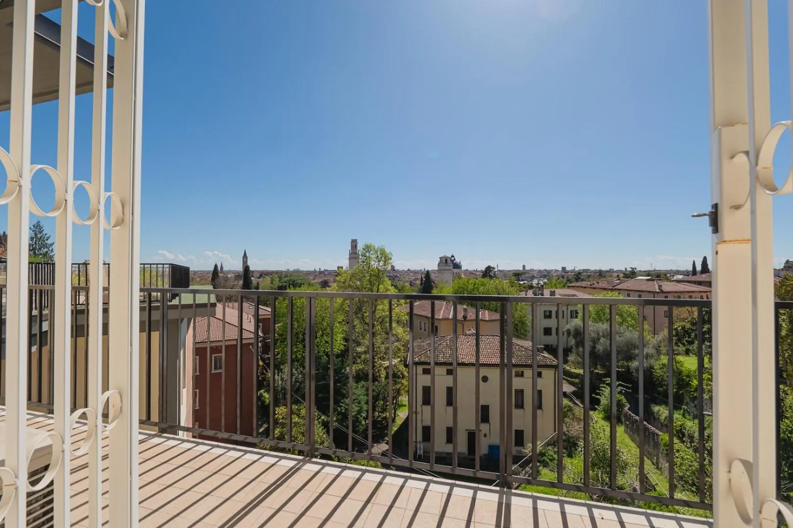 Skyline Verona - Amazing View Apartment 0*,